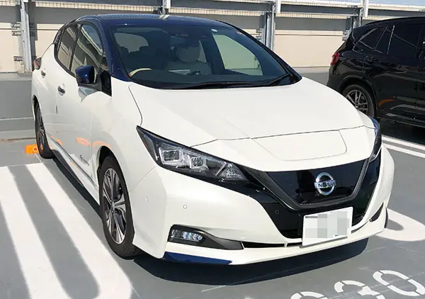 日産新型リーフ Vモーショングリルをカーボン調にしてみました